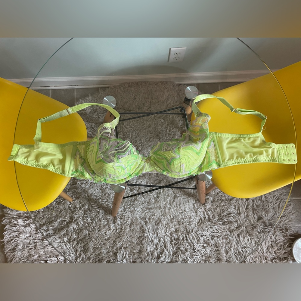 Savage X Fenty Demi-cup bra. Light green, sparkly, stary! 38DD